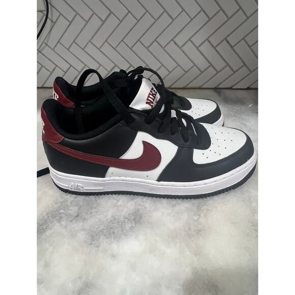 Nike Air Force 1 Low GS FZ4351-001 Black Team Red White Youth 5.5Y AF1 - Picture 1 of 8